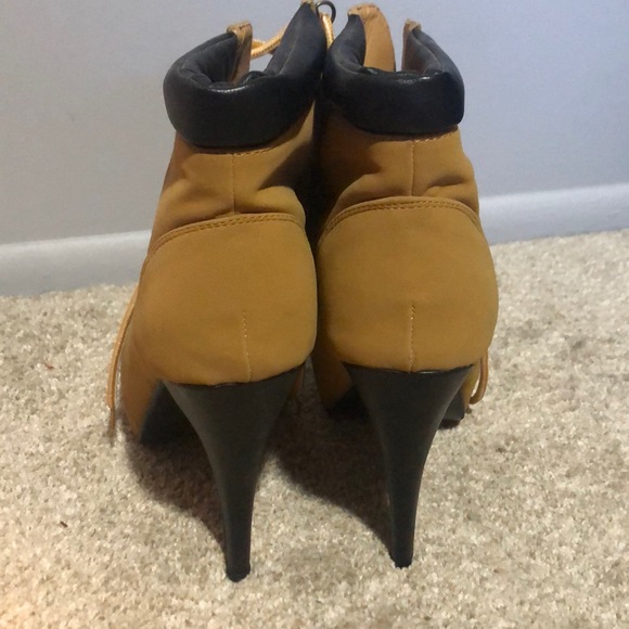 Lace Up Heeled Boots 💚 - Picture 6 of 9